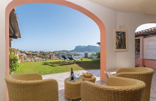 Baia Caddinas Apartment | Beautiful apartment for 4 people with pool, WIFI, A/C, TV, terrace and parking