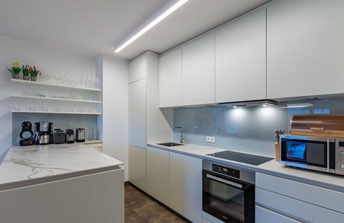 Annenheim Apartment | Beautiful apartment for 6 people with WIFI, TV, balcony, pets allowed and panoramic view