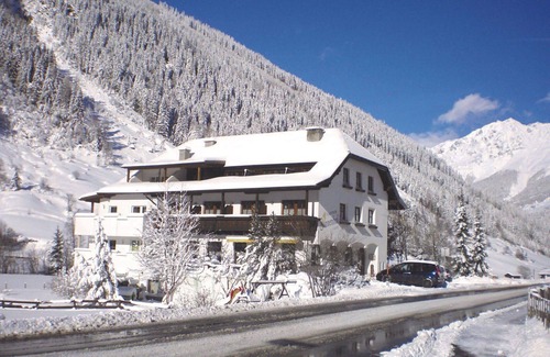 Kaunertal Apartment | Beautiful apartment for 4 people with WIFI, TV, balcony and pets allowed