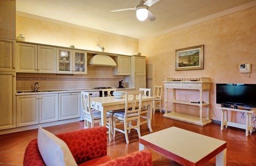 Castelfiorentino Apartment | Beautiful apartment for 4 people with WIFI, pool and TV