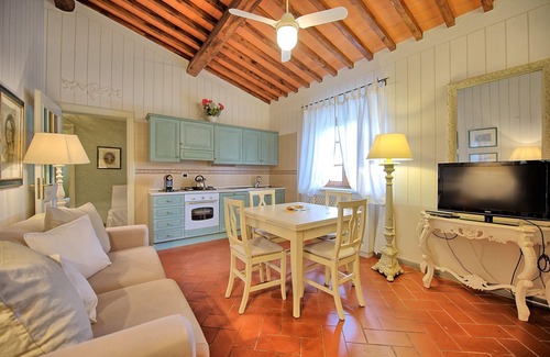 Montespertoli Apartment | Beautiful apartment for 4 people with A/C, pool, WIFI and TV