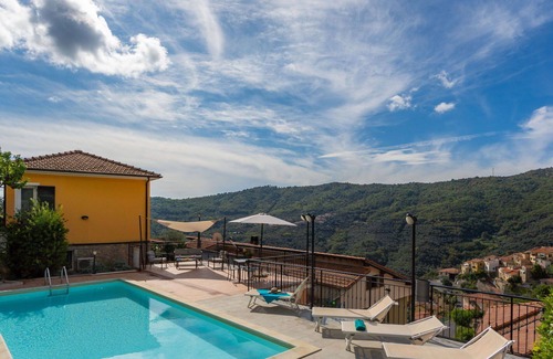Pietrabruna Apartment | Beautiful apartment for 6 people with WIFI, pool, TV, patio and panoramic view