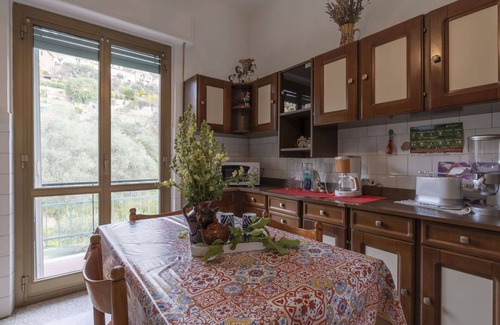 Pietrabruna Apartment | Beautiful apartment for 5 people with WIFI, TV, balcony, pets allowed and panoramic view