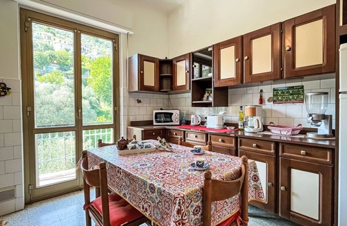 Pietrabruna Apartment | Beautiful apartment for 5 people with WIFI, TV, balcony, pets allowed and panoramic view