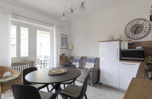 Santo Stefano al Mare Apartment | Beautiful apartment for 4 people with A/C, TV, balcony and pets allowed