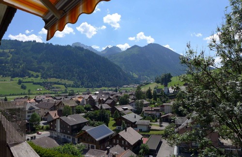 Zweisimmen Apartment | Beautiful apartment for 6 people with WIFI, TV, balcony, pets allowed and panoramic view