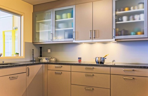 Montreux Apartment | Beautiful apartment for 8 people with WIFI, pool, A/C, TV, balcony and panoramic view