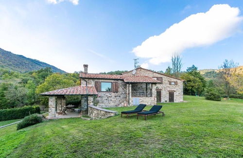 Montieri Apartment | Beautiful apartment for 9 guests with WIFI, TV, patio, pets allowed and parking