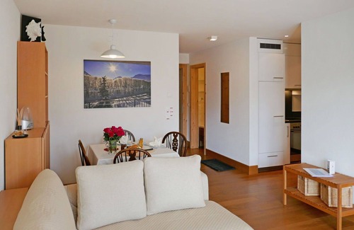 Samedan Apartment | Beautiful apartment for 2 people with WIFI, TV, balcony and panoramic view