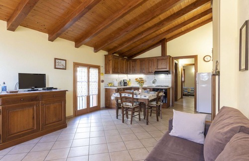 Borgo Apartment | Beautiful apartment for 4 people with WIFI, TV, patio, pets allowed and panoramic view