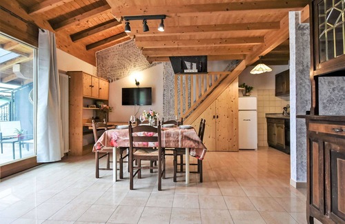 Prata Camportaccio Apartment | Beautiful apartment for 5 guests with WIFI, TV, terrace and pets allowed