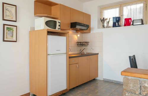 Povile Apartment | Beautiful apartment for 6 people with WIFI, A/C, TV, terrace, pets allowed and parking