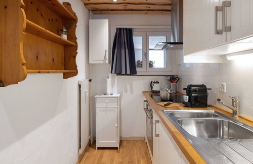 Davos-Dorf Apartment | Beautiful apartment for 4 people with pool, WIFI, TV and balcony