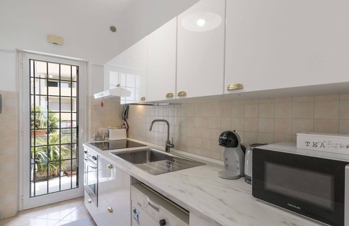 Torvaianica Apartment | Beautiful apartment for 3 guests with A/C, TV and terrace