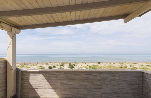 Torvaianica Apartment | Beautiful apartment for 3 guests with A/C, TV and terrace