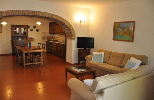 Il Poggio Apartment | Beautiful apartment for 4 guests with pool, WIFI, TV, pets allowed and panoramic view