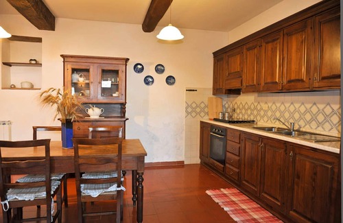 Il Poggio Apartment | Beautiful apartment for 4 guests with pool, WIFI, TV, pets allowed and panoramic view