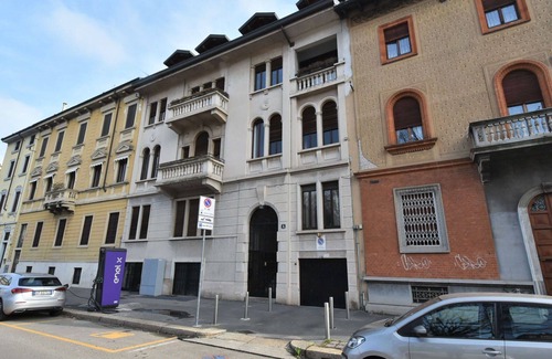 Milan Apartment | Beautiful apartment for 10 people with WIFI, A/C, TV and balcony