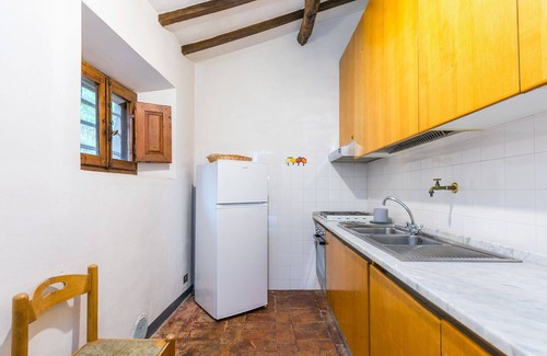 Pescia Apartment | Beautiful apartment for 4 people with WIFI, pool, TV, patio and pets allowed