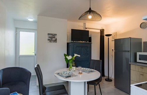 Locquirec Apartment | Beautiful apartment for 2 people with WIFI, TV, terrace and pets allowed