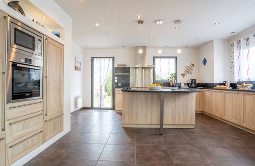 Brignogan-Plage Apartment | Beautiful apartment for 4 people with WIFI, TV and patio