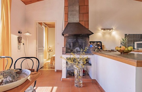 Puimichel Villa | Beautiful apartment in villa for 2 guests with WIFI, patio, pets allowed and panoramic view