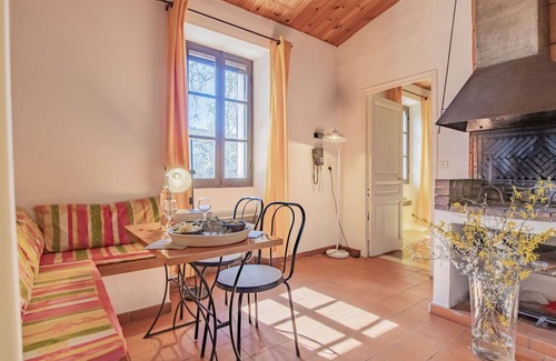 Puimichel Villa | Beautiful apartment in villa for 2 guests with WIFI, patio, pets allowed and panoramic view