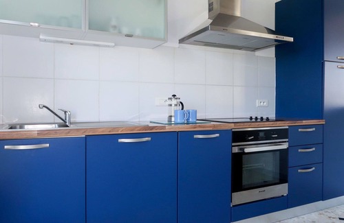 Plozevet House | Beautiful apartment in villa for 6 people with TV, terrace, pets allowed and parking