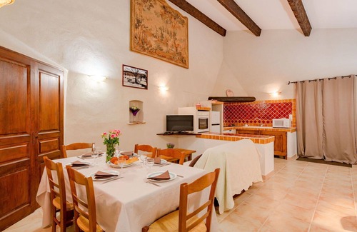 Draguignan Villa | Beautiful apartment in villa with pool, WIFI, TV, terrace, pets allowed and panoramic view