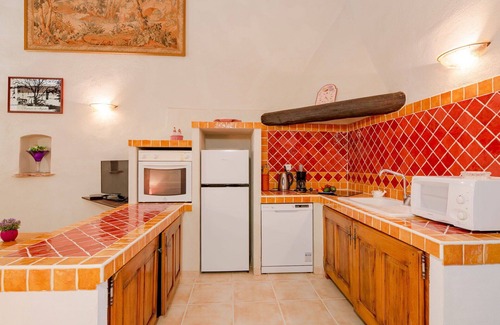 Draguignan Villa | Beautiful apartment in villa with pool, WIFI, TV, terrace, pets allowed and panoramic view
