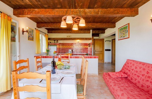 Bauduen Villa | Beautiful apartment in villa for 6 guests with WIFI, TV, terrace, pets allowed and panoramic view