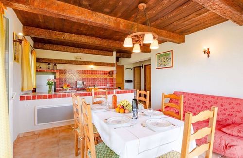 Bauduen Villa | Beautiful apartment in villa for 6 guests with WIFI, TV, terrace, pets allowed and panoramic view