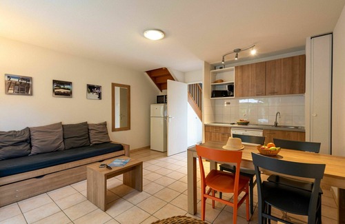 Saumur House | Beautiful apartment in villa for 4 guests with pool, internet, TV, terrace and pets allowed