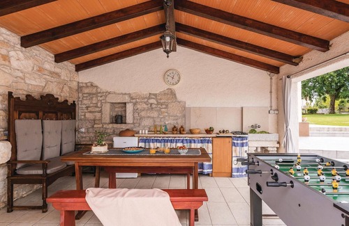 Hrboki Apartment | Beautiful apartment in Hrboki with WiFi