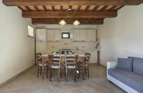 Villa Collemandina Villa | Beautiful apartment in villa for 4 guests with pool, WIFI, terrace and pets allowed