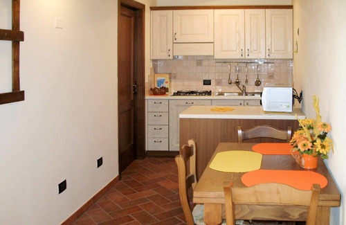 Montecarlo Villa | Beautiful apartment in villa for 6 people with pool, WIFI, TV, patio and pets allowed