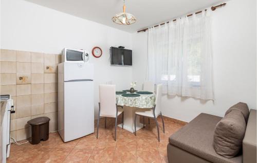 Jablanac Apartment | Beautiful Apartment In Jablanac With Wifi