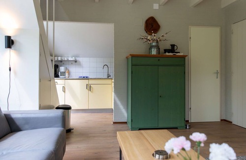 Municipality of Dalfsen House | Beautiful apartment in villa for 4 guests with WIFI, pool, TV and terrace