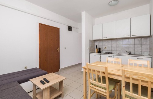 Prizna Apartment | Beautiful apartment in Prizna with WiFi