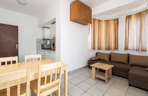 Prizna Apartment | Beautiful apartment in Prizna with WiFi