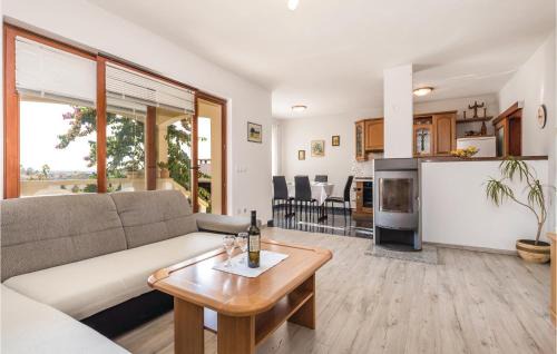 Povljana Apartment | Beautiful Apartment In Povljana