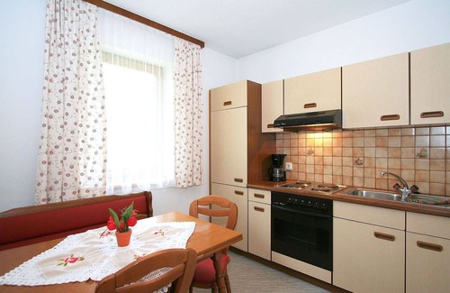 Fuegen Villa | Beautiful apartment in villa for 2 guests with WIFI, TV, terrace, pets allowed and panoramic view