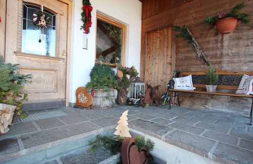 Fuegen Villa | Beautiful apartment in villa for 2 guests with WIFI, TV, terrace, pets allowed and panoramic view