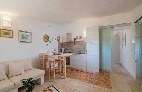 Eden Beach Villa | Beautiful apartment in villa for 3 guests with pool, WIFI, A/C, TV and patio