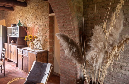 Sasso dʼOmbrone Villa | Beautiful apartment in villa with pool, WIFI, A/C, TV, patio, pets allowed and panoramic view