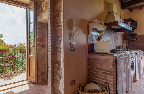 Sasso dʼOmbrone Villa | Beautiful apartment in villa with pool, WIFI, A/C, TV, patio, pets allowed and panoramic view