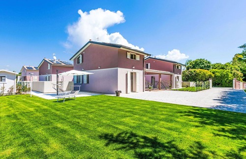 Cecina Apartment | Beautiful apartment for 7 guests with WIFI, A/C, private pool, TV, terrace, pets allowed and par.