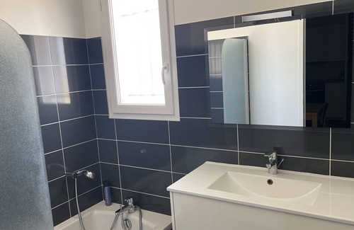 Aimargues Apartment | BEAUTIFUL APARTMENT QUIET CORNER 300 M FROM THE SHOPS