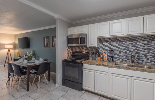 Mahncke Park Apartment | Beautiful Apartment at The Botanical Gardens #1