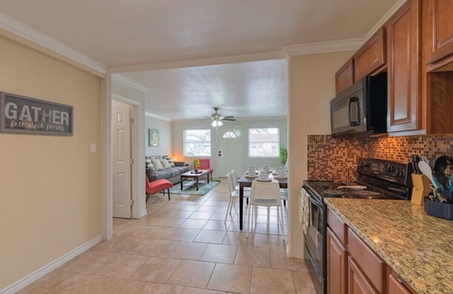 Mahncke Park Apartment | Beautiful Apartment @ The Botanical Gardens #4